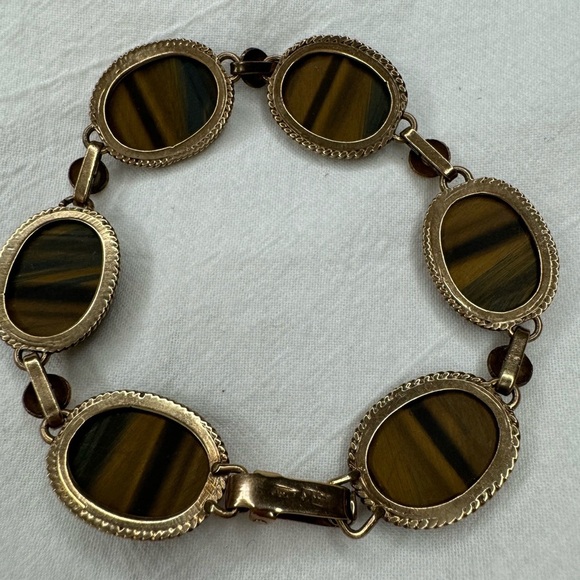 Vintage tiger eye bracelet from the 1940s in great condition. Clasp works well. - Picture 5 of 5